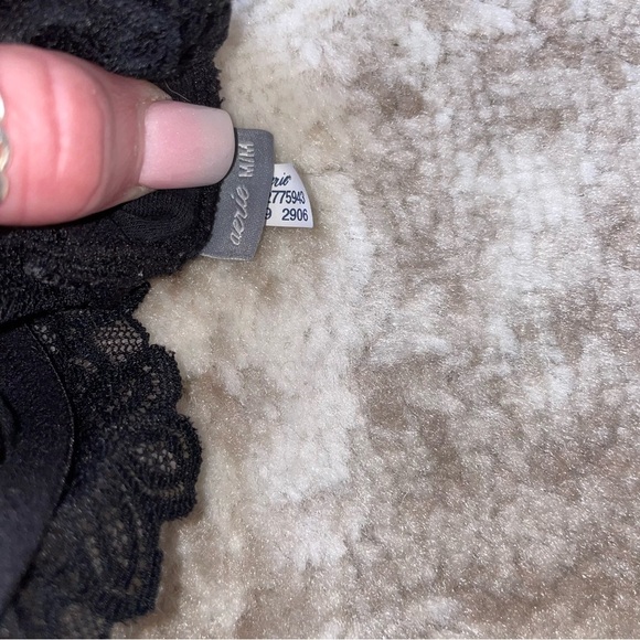 💋Bundle 4 items for $20. Add items💋 to a bundle - Picture 3 of 5